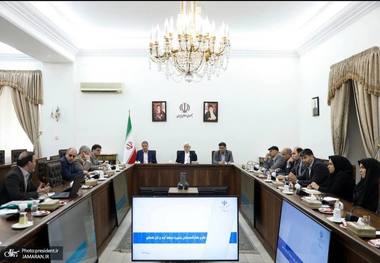 عارف: طرح اصلاح زنجیره عرضه آرد و نان با توجه به بی‌انضباطی کنونی در حکمرانی نان در دستور کار دولت است/ باید نان باکیفیت خوب و قیمت مناسب در اختیار مردم قرار گیرد/ روند گذشته در زنجیره عرضه نان و آرد غیرقابل دوام است