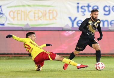 بازیکن اسبق پرسپولیس شاگرد علی کریمی می شود