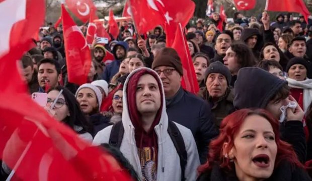 ادامه اعتراضها در ترکیه؛ مخالفان اردوغان عقب نشینی نمی کنند