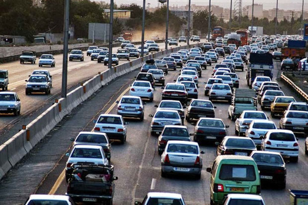 ۶۷۱ هزار و ۲۵ وسیله نقلیه در جاده‌های استان مرکزی تردد کردند