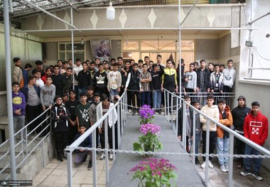 بازدید جمعی از دانش آموزان و گردشگران خارجی از جماران 
