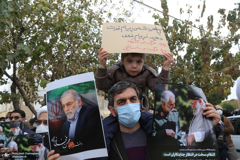 تجمع اعتراضی جمعی از طلاب قم در پی ترور ناجوانمردانه شهید فخری‌ زاده