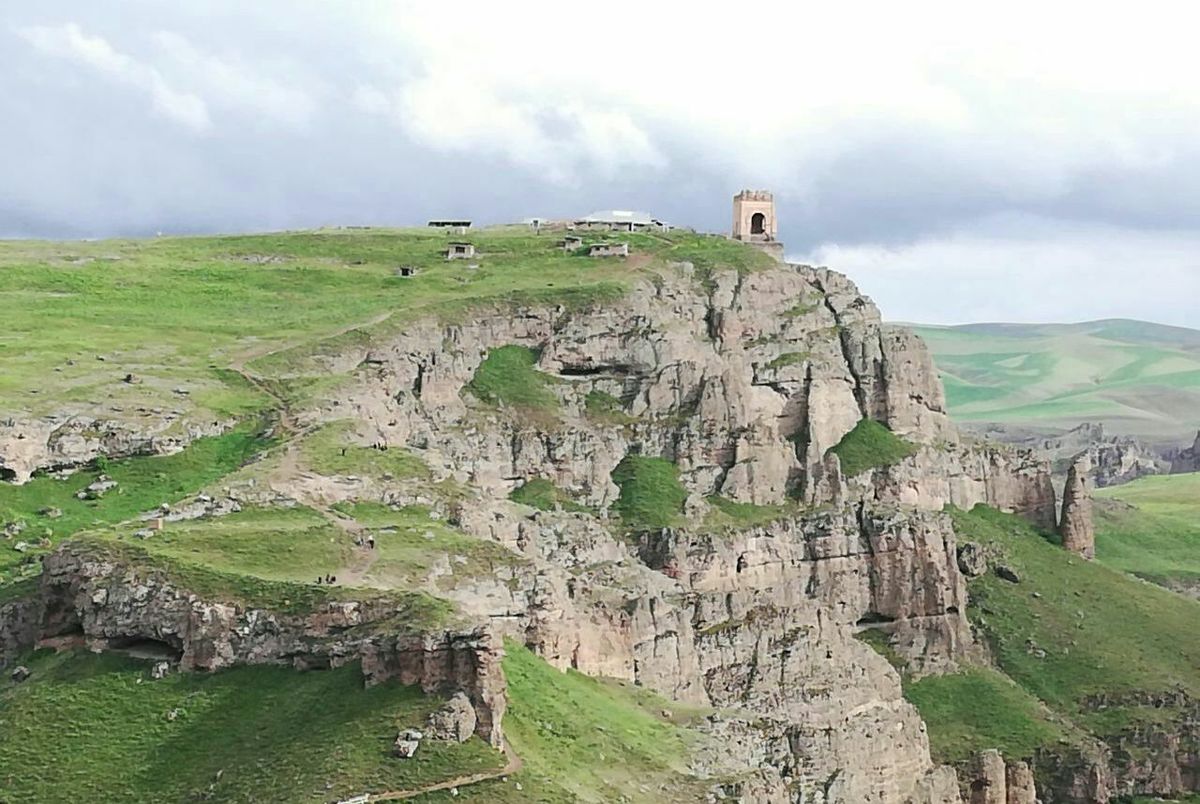 ویدئو/  قلعه زیبای «ضحاک» هشترود را ببینید