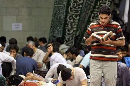 اعتکاف رمضانیه 2 هزار طلبه و دانش آموز در مسجد گوهرشاد مشهد