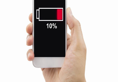 چرا نباید موبایلمان را با پورت USB عمومی شارژ کنیم؟
