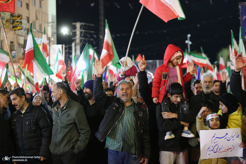 حرکت دسته مردمى پرچمداران ایران به مناسبت روز جمهوری اسلامی ایران-۲