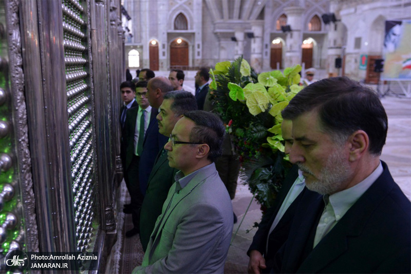 ادای احترام هیات جوانان کشور آذربایجان و هیات جوانان وزارت ورزش و جوانان ایران به آرمان های حضرت امام(س)