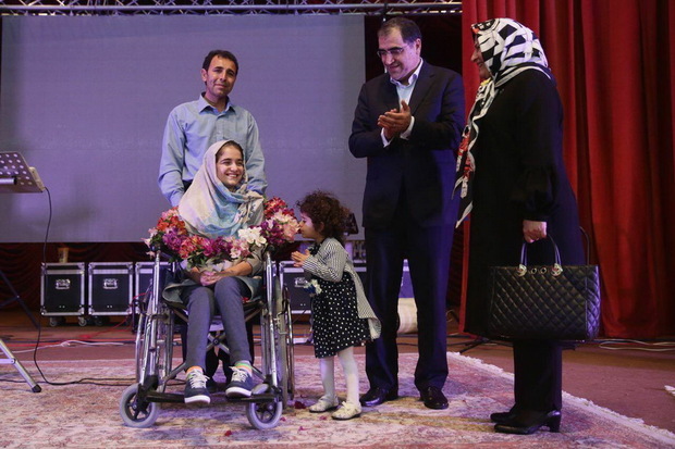 ادامه درمان 'هانیه' با دستور وزیر بهداشت در تهران