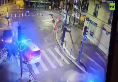 تصادف عجیب در پاریس با 13 زخمی + فیلم