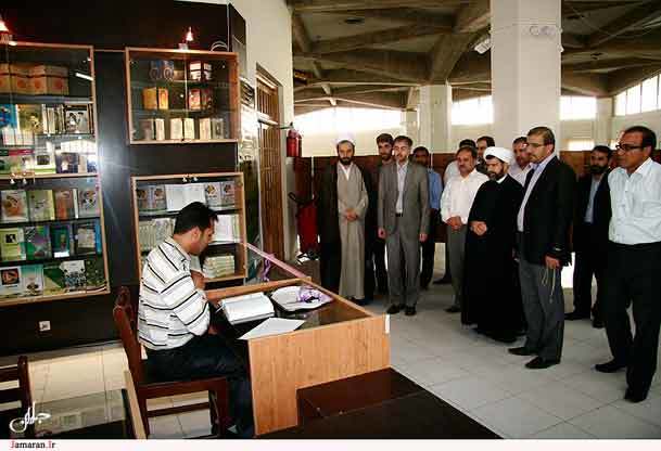 نمایشگاه دائمی آثار امام خمینی (س) در دانشگاه شیراز افتتاح شد