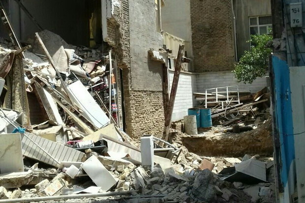 ریزش آوار یک ساختمان در نبرد شمالی تهران تلفات جانی نداشت