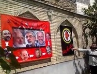 عکس: تیراندازی به تصاویر خاتمی ، میرحسین و کروبی!
