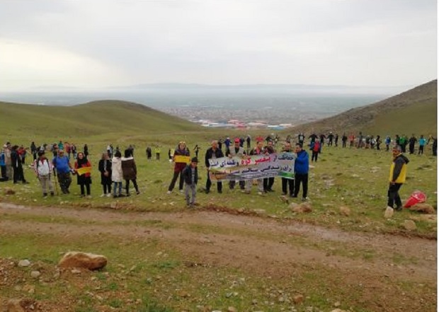 شهروندان آبیکی برای توقف فعالیت معادن در پیغمبر کوه گردهم آمدند