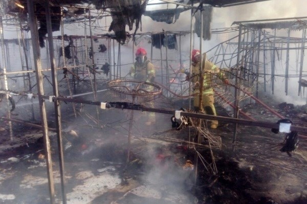 آتش‌سوزی گسترده  یک فروشگاه میوه در بلوار معلم