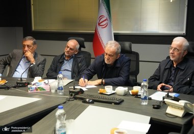 پزشکیان: تفویض اختیار به مدیران استانی، کلید موفقیت در مدیریت شرایط اخیر بود/ استانداری‌ها با سیاست‌های تشویقی می‌توانند مدیریت مصرف را بهبود دهند/ با تکیه بر نهادهای محلی، می‌توان همبستگی اجتماعی را تقویت کرد