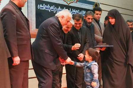 تجلیل از خانواده شهدای مدافع حرم مازندران با حضور معاون رئیس جمهوری