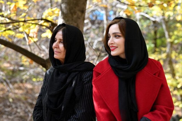 گلچهره سجادیه و بهنوش طباطبایی روی صحنه می‌روند
