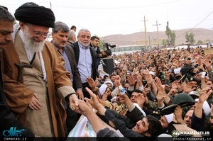 تصاویری از حضور رهبر معظم انقلاب در مناطقه زلزله‌زده‌ کرمانشاه که برای اولین بار منتشر می‌شود