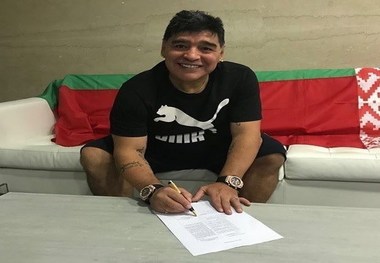 مارادونا سرمربی یک تیم اروپایی شد + عکس
