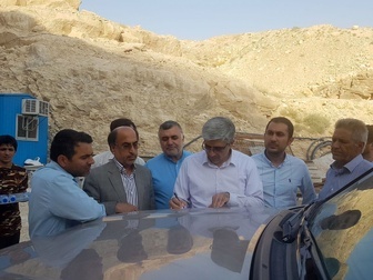بازدید مشاور وزیر راه از آزادراه لامرد-پارسیان و تونل گردنه شهید باقری