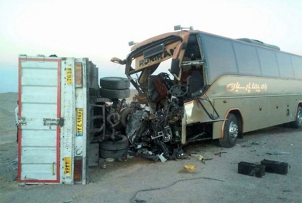 تصادف اتوبوس با تریلر در محور کرج - قزوین