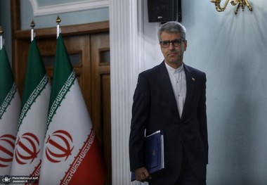 سخنگوی وزارت خارجه: اگر مجلس خروج از NPT را تصویب کند نمی‌توانیم مانع شویم/ ایران آماده است سطح غنای اورانیوم را به ۳.۶۷ درصد، سطح تعیین‌شده در توافق قدیمی، کاهش دهد، به شرطی که توافقی کلی به دست آید که حق غنی‌سازی داخلی ایران را حفظ کند