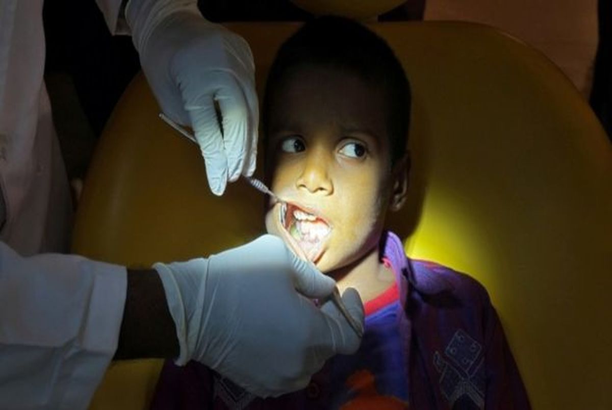پزشکان هندی ۵۲۶ دندان از دهان پسر ۷ ساله خارج کردند!+ تصاویر