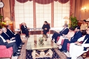 ظریف با عمران خان دیدار کرد و به تهران بازگشت