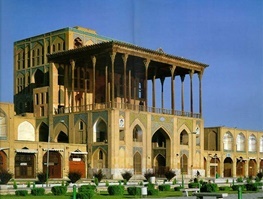 گردشگری نوروزی متفاوت در اصفهان داربست های عالی قاپو برچیده می شود