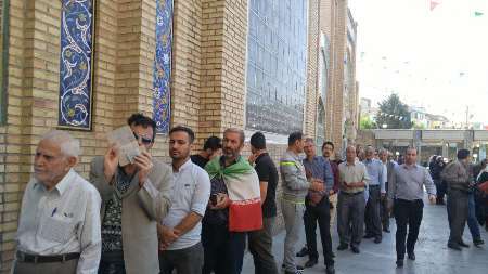 صف های طولانی پای صندوق های عزت و اقتدار ایران