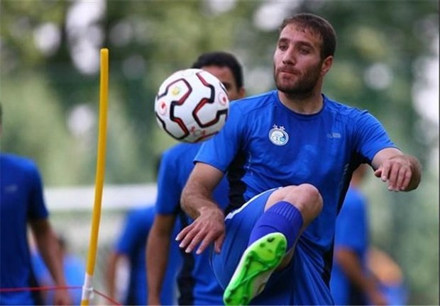 مگویان: با استقلال قرارداد دارم