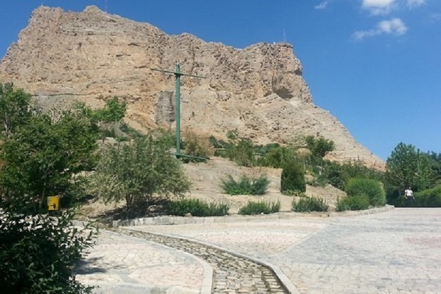 گردشگر گرفتار شده در کوه صفه اصفهان نجات یافت