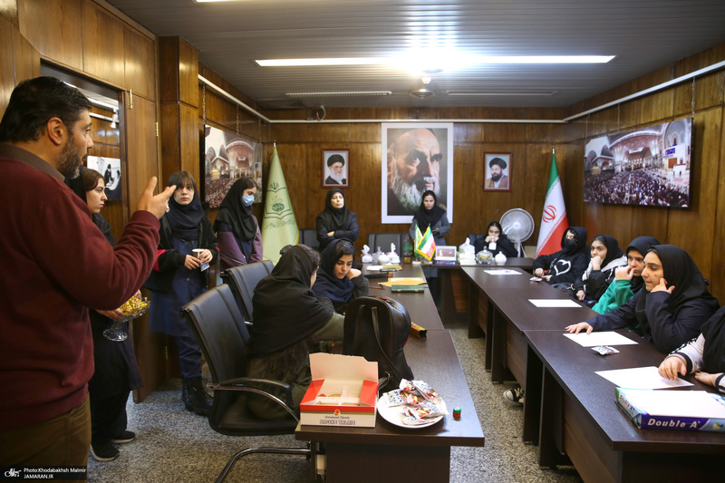 ورکشاپ هنر ی دانش آموزان هنرستان یادگار امام در حسینیه جماران