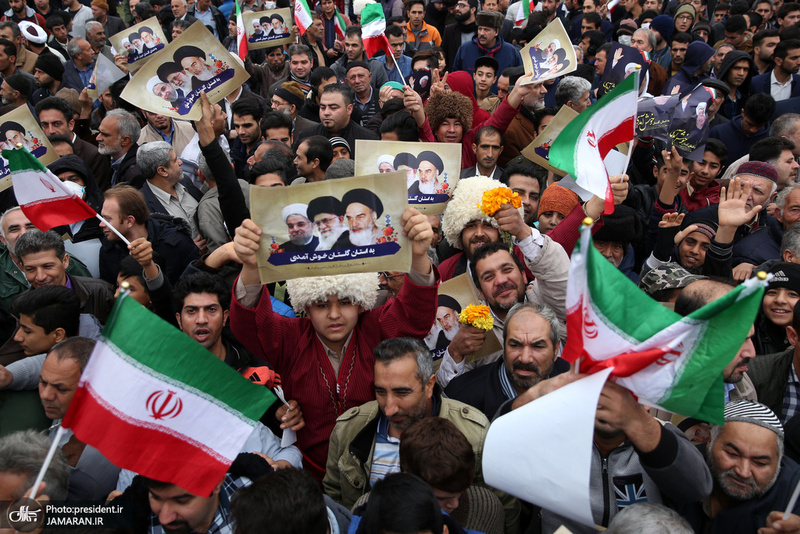 رئیس جمهور در جمع پرشور مردم در استادیوم تختی گنبد کاووس