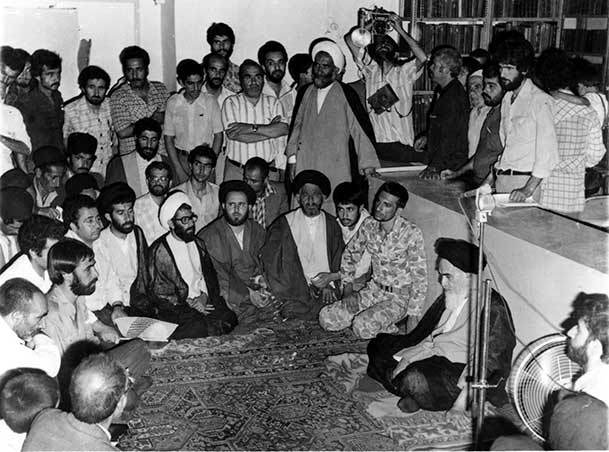 امام خمینی: با رفتار و اخلاق اسلامی نهضت را حفظ کنید