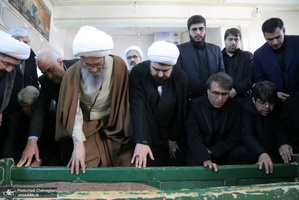 مراسم تشییع و خاکسپاری همشیره مرحوم آیت الله شهاب الدین اشراقی