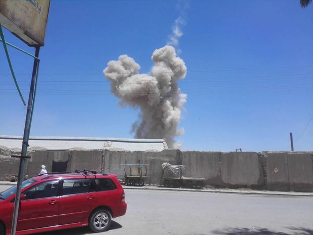 تصاویر/ انفجار مینی بوس بمب گذاری شده در قندهار