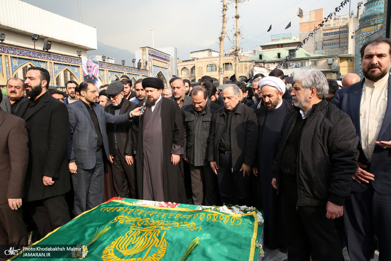 اقامه نماز سید حسن خمینی بر پیکر ٣ تن از شهدای سانحه هواپیمای اوکراینی