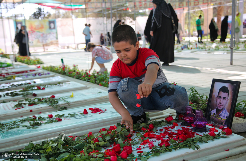 مراسم مهمانی لاله ها در بهشت زهرا (س) تهران