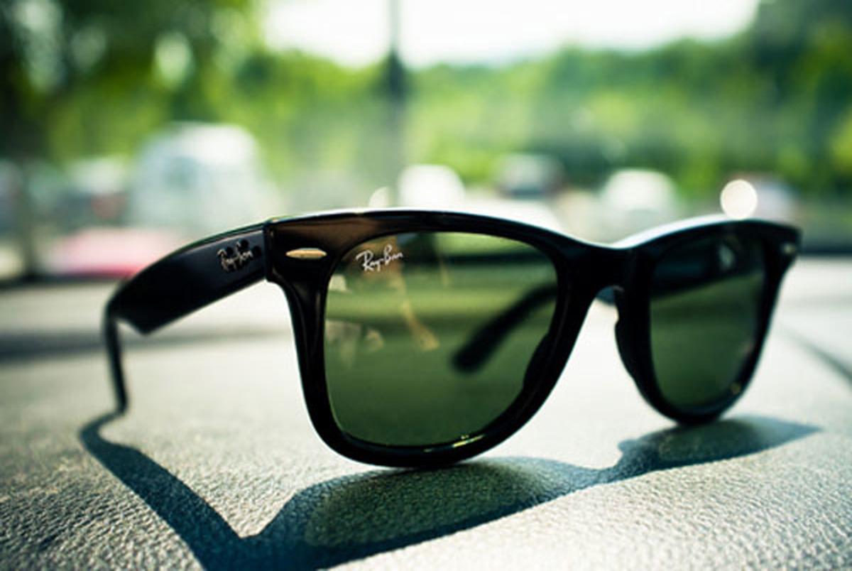 شیشه آبی رنگ عینک آفتابی مضر برای چشم؛ آینه‌ای و زرد مناسب برای رانندگی