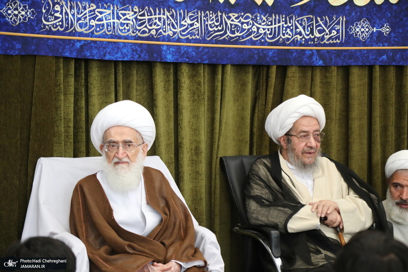 مراسم عمامه گذاری طلاب توسط آیت‌الله العظمی نوری همدانی و آیت الله فاضل لنکرانی در روز عید غدیر