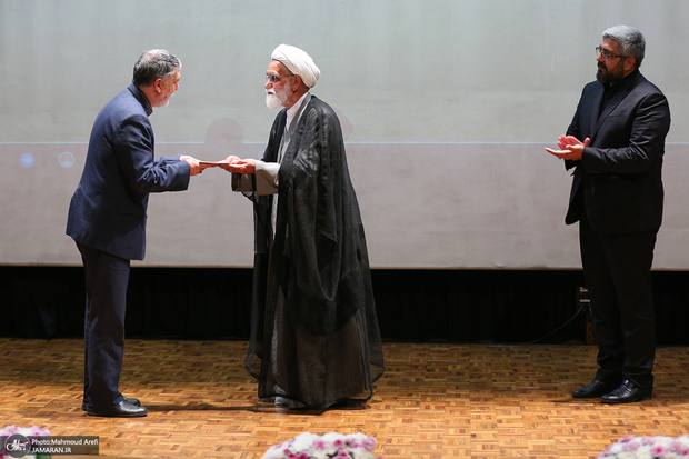 مراسم تکریم مرحوم دعایی و معارفه سید عباس صالحی در روزنامه اطلاعات/ صالحی: نمی توان ایران را تک حزبی و تک صدایی مدیریت کرد/ مقام معظم رهبری مشی مرحوم دعایی را تأیید کرد|مسجدجامعی: دعایی نسبتی که با قدرت داشت را در خدمت مردم به کار می گرفت