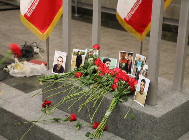 ایستگاه مترو امام خمینی(ره) به یاد شهدای تروریستی اهواز گلباران شد