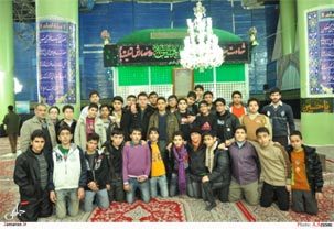بازدید دانش آموزان مدرسه راهنمایی بحرالعوم استان قم از حرم مطهر امام راحل