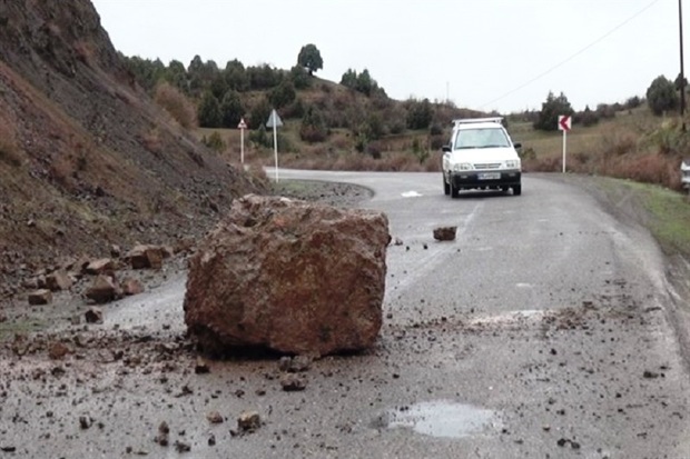 خسارات جاده قزوین به الموت در دست بررسی است