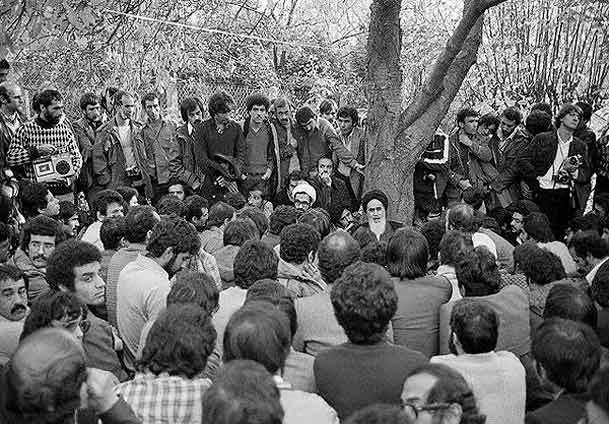 سخنرانى امام خمینی (س) در جمع ایرانیان مقیم خارج درباره پیوستن ارتش به ملت