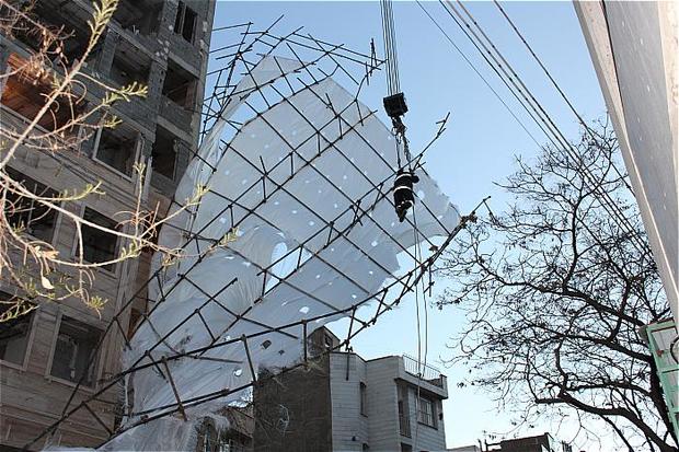 رهاشدگی داربست ساختمان های نیمه کاره در اصفهان