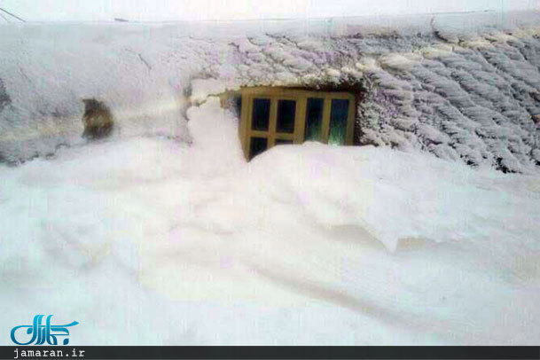 گزارش یکی از اهالی نور آباد: بیش از 3 روز است که در محاصره برف گرفتار شده ایم/ مردم روستا نان خالی برای خوردن ندارند + تصاویر