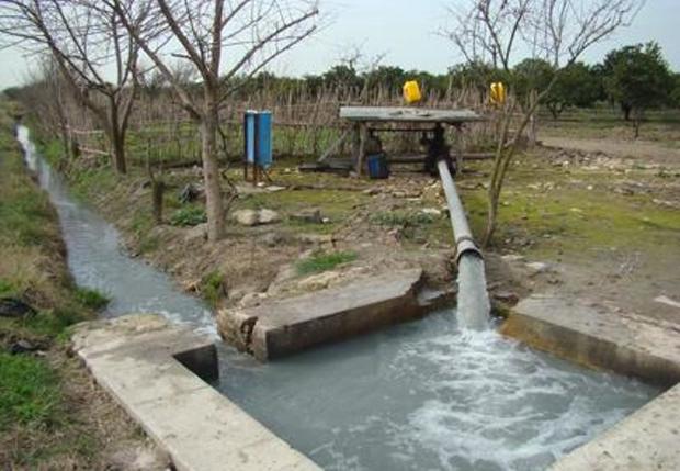 کشاورزان ابرکوه با طرح های نوین برداشت آب را مدیریت کنند