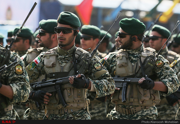 رژه نیروهای مسلح در زنجان  اوج اقتدار نظامی ایران